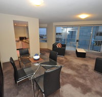 North Sydney Fully Self Contained Modern 2 Bed Apartment 2207BER - New Castle Holiday