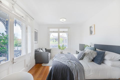 Not Your Usual Studio Apartment - New Castle Holiday 0