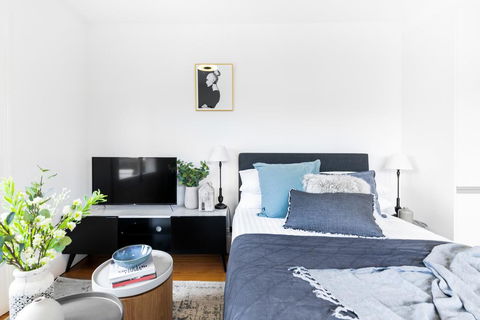 Not Your Usual Studio Apartment - New Castle Holiday 1