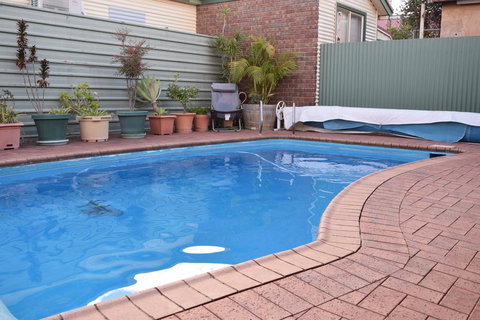 Oasis Motor Inn - New Castle Holiday 1