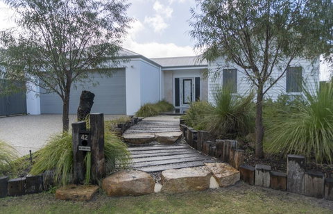 OCEAN & EARTH - New Castle Holiday 0