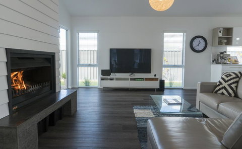 OCEAN & EARTH - New Castle Holiday 2