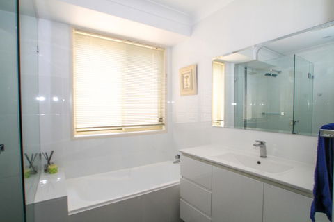 Ocean Break - At Berrara - New Castle Holiday 3