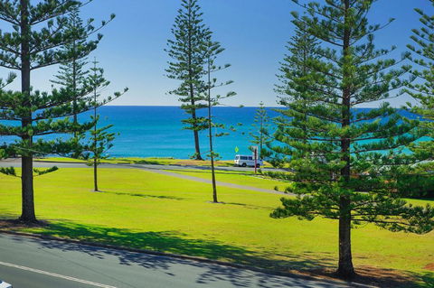 Ocean Court 1 13 Lord Street - New Castle Holiday 0