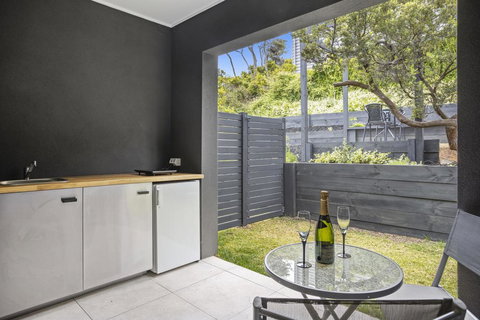 Ocean Sounds Studio: Quiet And Beach - New Castle Holiday 1