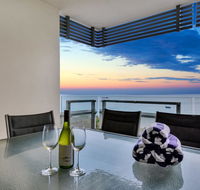 Oceana Darwin Central Oceanfront 3 bedroom 2 Lounge Room Pool Gym Tennis Court Sleeps 9 - New Castle Holiday