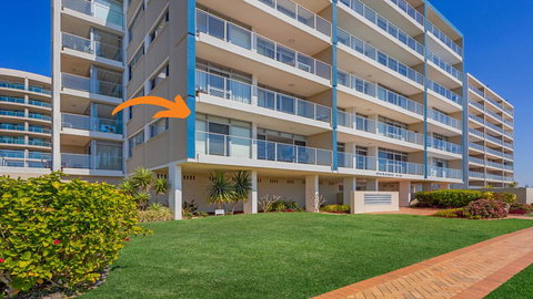 Oceanic 2 - On Main Beach! - New Castle Holiday 0