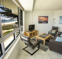 Oceanside Resort - Absolute Beachfront Apartments - New Castle Holiday