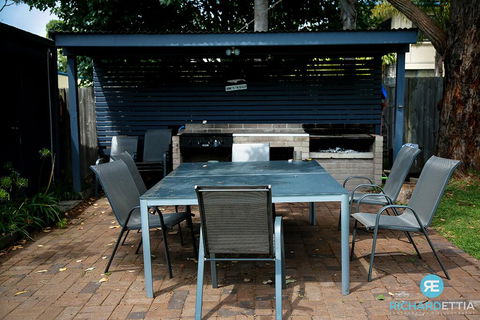 OceanWhispers Beach House - New Castle Holiday 0