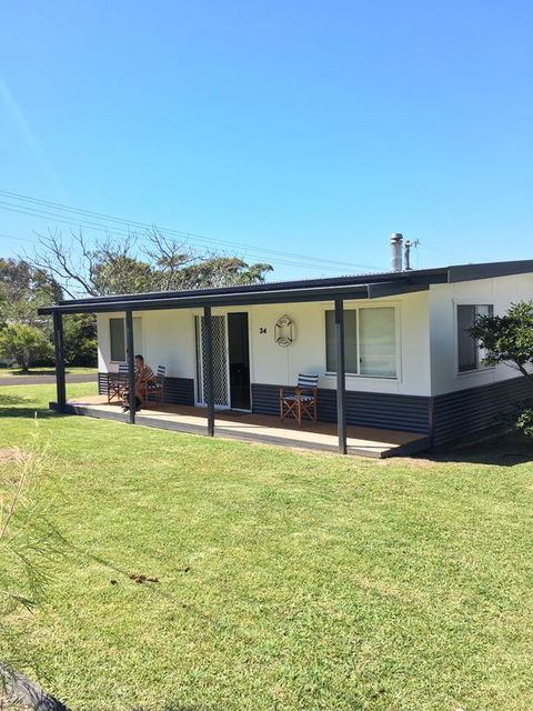 OceanWhispers Beach House - New Castle Holiday 3