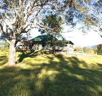 Old Schoolmaster's Cottage on the Barrington River - New Castle Holiday