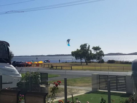 ON THE ESTUARY - New Castle Holiday 1