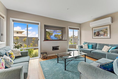 Ontario Way 1 Burrill Lake - New Castle Holiday 0