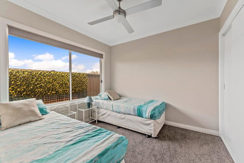 Ontario Way 1 Burrill Lake - New Castle Holiday 2