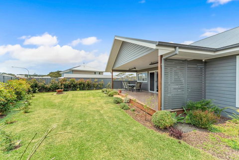 Ontario Way 1 Burrill Lake - New Castle Holiday 1