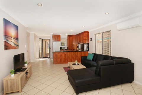 Oomoo 27b - 4 BDRM Townhouse - Close To Beaches - New Castle Holiday 3
