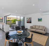 Oxford Steps - Executive 2BR Bulimba Apartment Across from the Park on Oxford St - New Castle Holiday