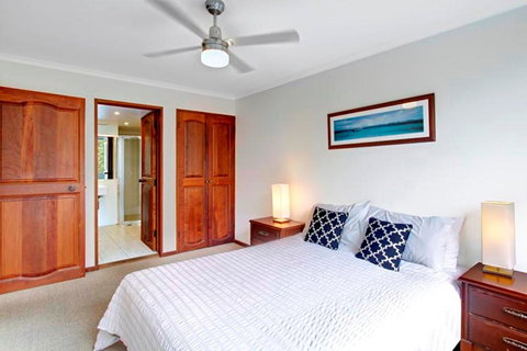 Pacific Blue - New Castle Holiday 3