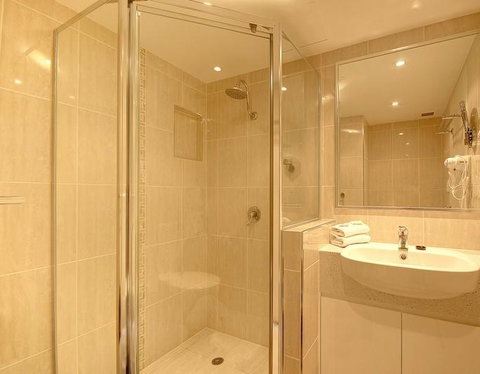 Pacific Surf Absolute Beachfront Apartments - New Castle Holiday 1