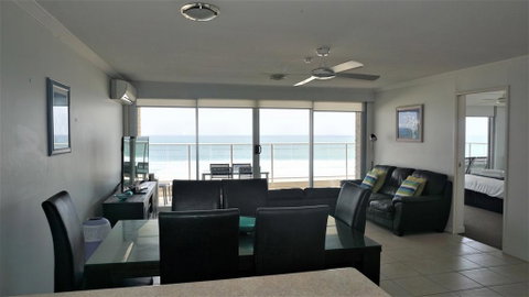 Pacific Surf Absolute Beachfront Apartments - New Castle Holiday 3