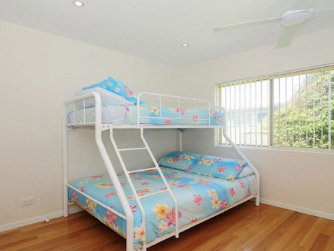 Pacific Views - Direct Access Onto Culburra Beach - New Castle Holiday 1