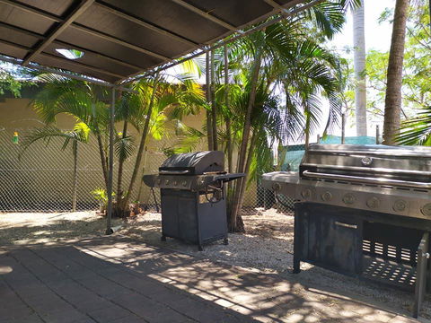 Palm Court Backpackers - New Castle Holiday 2