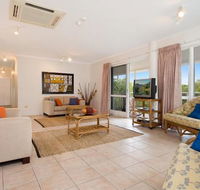 Palm Cove Penthouse - New Castle Holiday