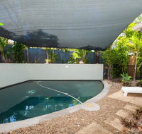 Palm Trees Noosa - New Castle Holiday