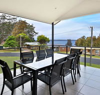 Panorama  the Lake - Pet Friendly - 15 Mins to Hyams Beach - New Castle Holiday