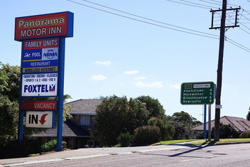Panorama Motor Inn with New Castle Holiday