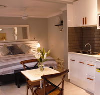 Paperbark Bed  Breakfast - New Castle Holiday