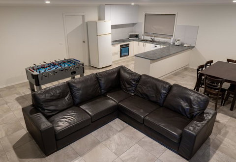 Paradise Escapes 002 - New Castle Holiday 0