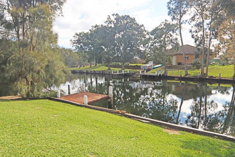 Paradise On The Water - New Castle Holiday 2