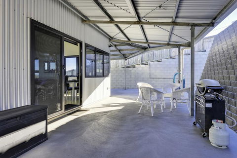 Park Beach Retreat - New Castle Holiday 1