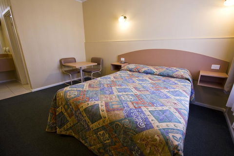 Parkville Motel - New Castle Holiday 2