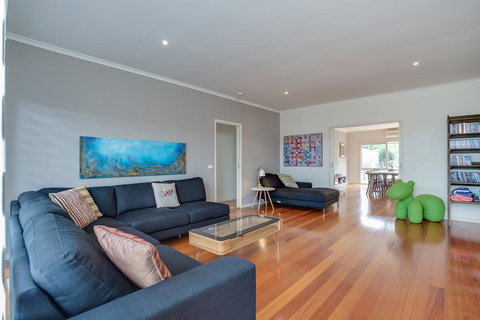 Paws Up Poolside - New Castle Holiday 0