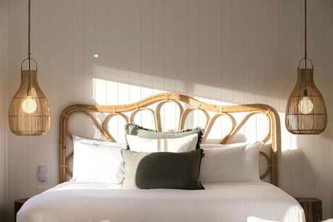 Pebbly Beach Escape - New Castle Holiday 2