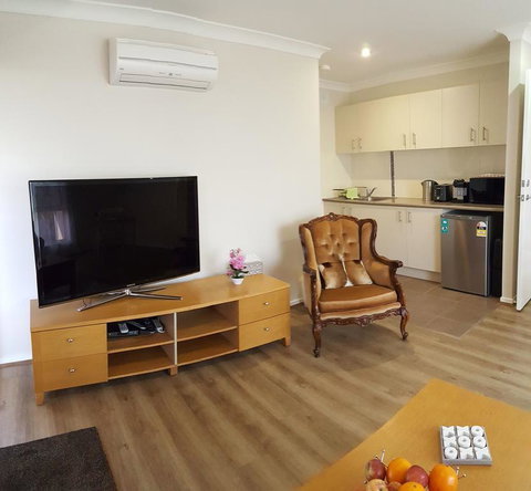 Pebbly Creek - New Castle Holiday 1