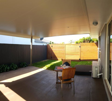 Pebbly Creek - New Castle Holiday 3