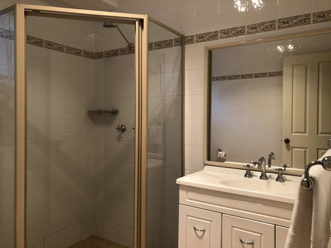 Penders 6 - New Castle Holiday 0