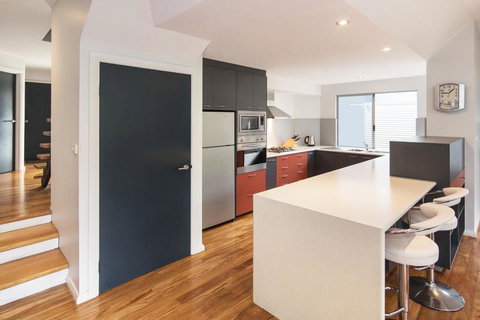 PEPPY TREE HOUSE - New Castle Holiday 2