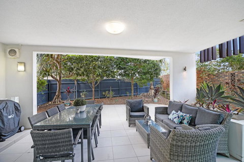 Peregian On The Beach Unit 3 - New Castle Holiday 0