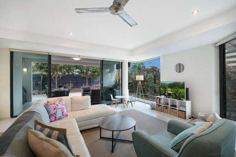 Peregian On The Beach Unit 3 - New Castle Holiday 1