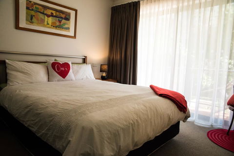 Perth City Retreat - New Castle Holiday 1
