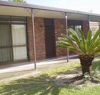 Pet friendly lowset home with room for a boat Wattle Ave Bongaree - New Castle Holiday