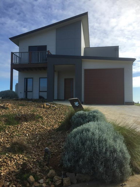 Peterborough Getaway - New Castle Holiday 0