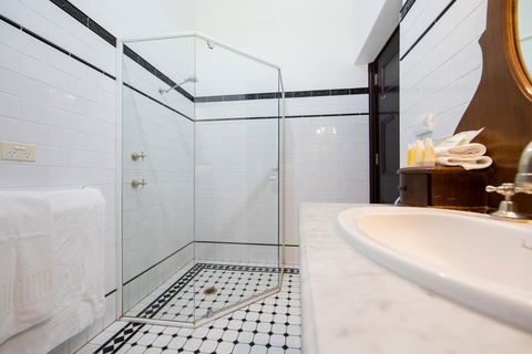 Petersons Armidale Winery And Guesthouse - New Castle Holiday 3