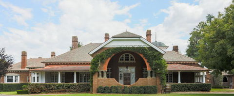 Petersons Armidale Winery And Guesthouse - New Castle Holiday 0