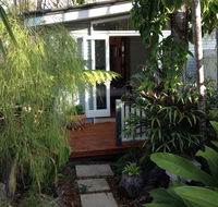 Petrie Garden Studio - New Castle Holiday