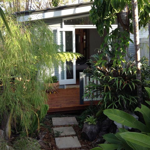 Petrie Garden Studio - New Castle Holiday 0